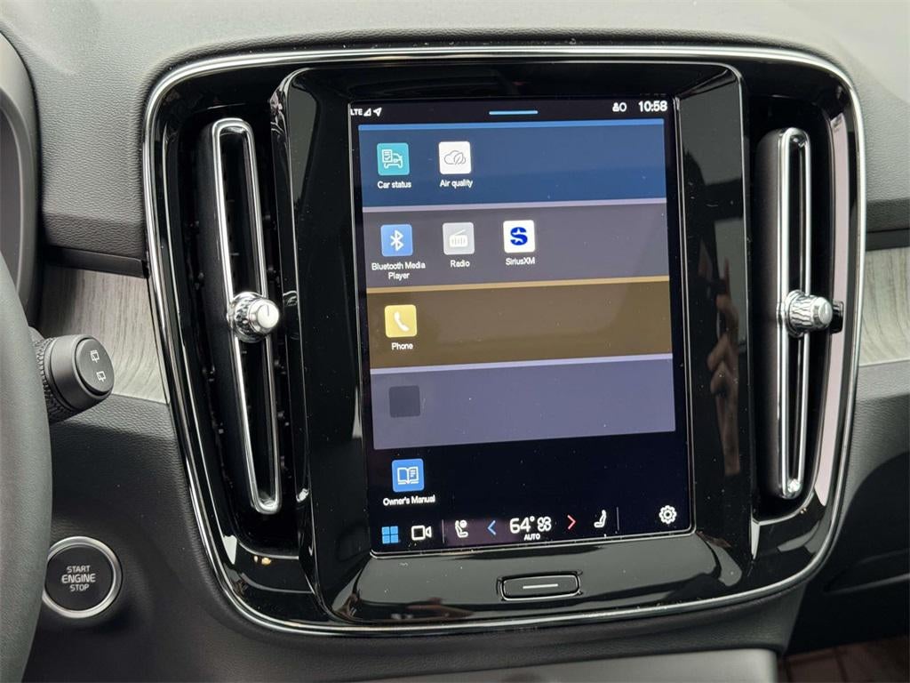 2025 Volvo XC40 B5 Ultra Bright Theme