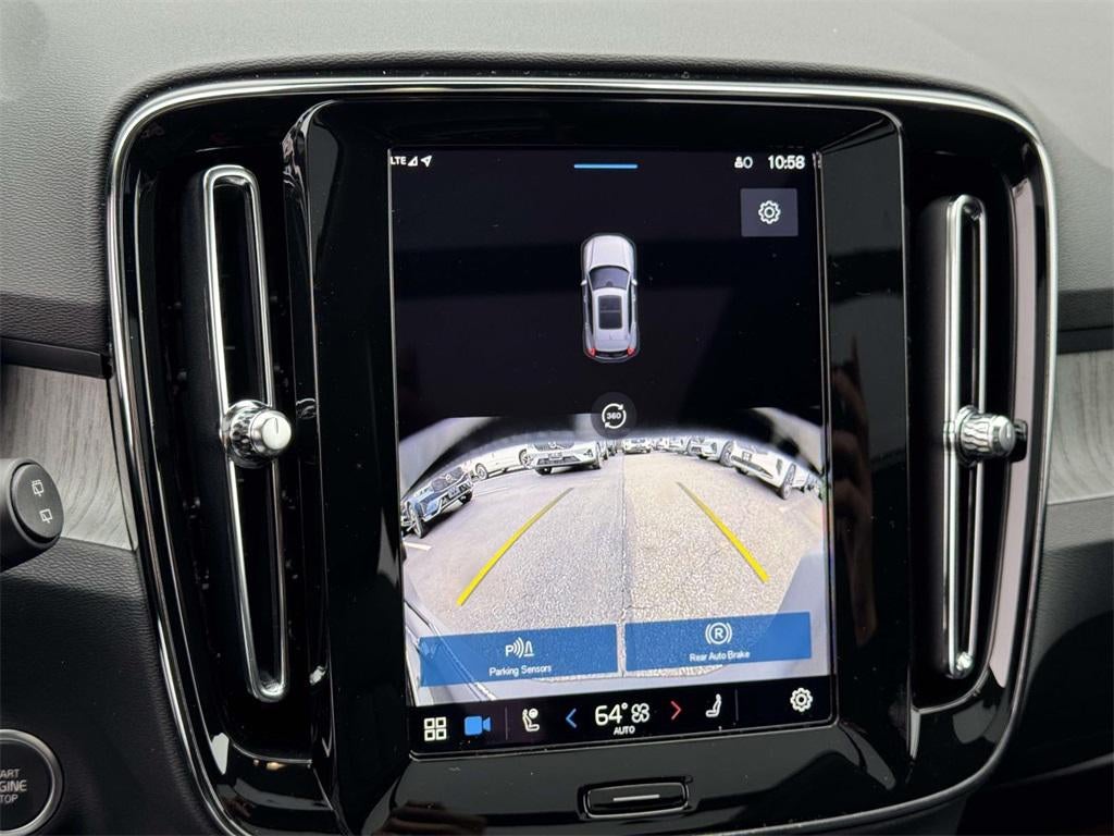 2025 Volvo XC40 B5 Ultra Bright Theme