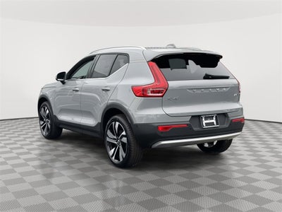2025 Volvo XC40 B5 Ultra Bright Theme
