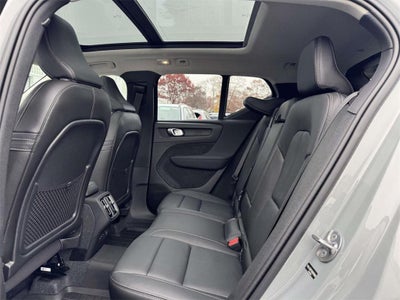 2025 Volvo XC40 B5 Ultra Bright Theme