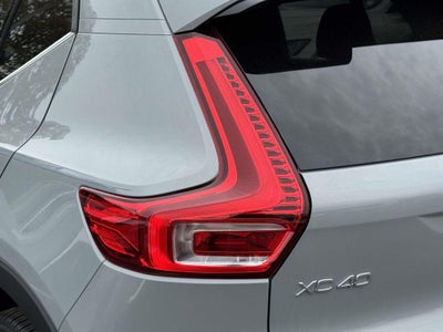 2025 Volvo XC40 B5 Core Bright Theme