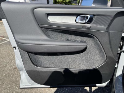 2025 Volvo XC40 B5 Core Bright Theme