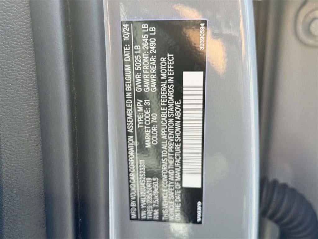 2025 Volvo XC40 B5 Core Bright Theme