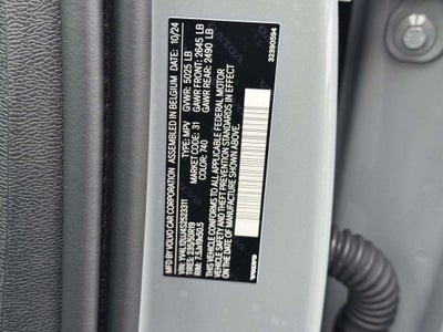 2025 Volvo XC40 B5 Core Bright Theme