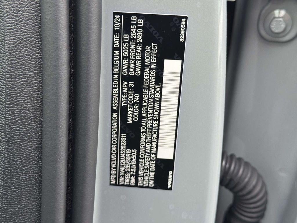 2025 Volvo XC40 B5 Core Bright Theme