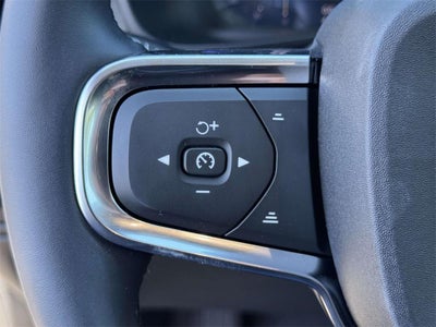 2025 Volvo XC40 B5 Core Bright Theme