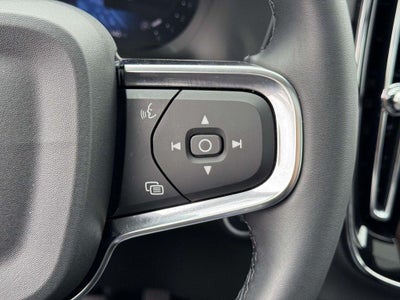2025 Volvo XC40 B5 Core Bright Theme