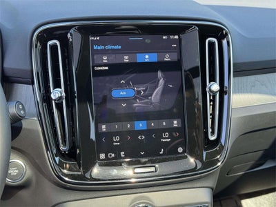 2025 Volvo XC40 B5 Core Bright Theme