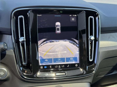 2025 Volvo XC40 B5 Core Bright Theme