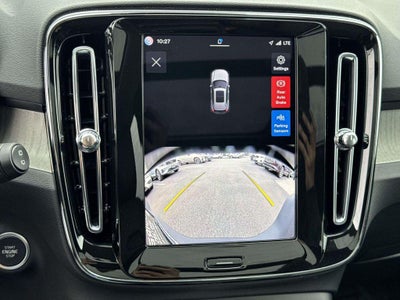 2025 Volvo XC40 B5 Core Bright Theme
