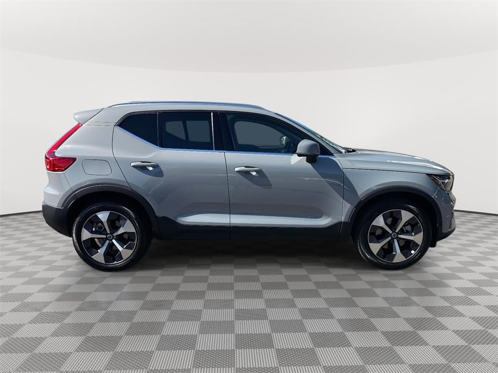 2025 Volvo XC40 B5 Core Bright Theme