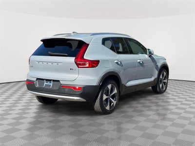 2025 Volvo XC40 B5 Core Bright Theme