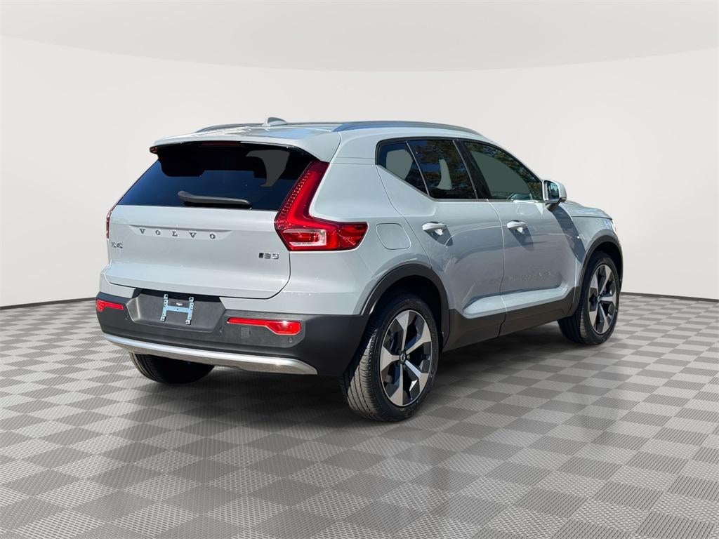 2025 Volvo XC40 B5 Core Bright Theme