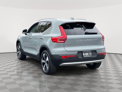 2025 Volvo XC40 B5 Core Bright Theme