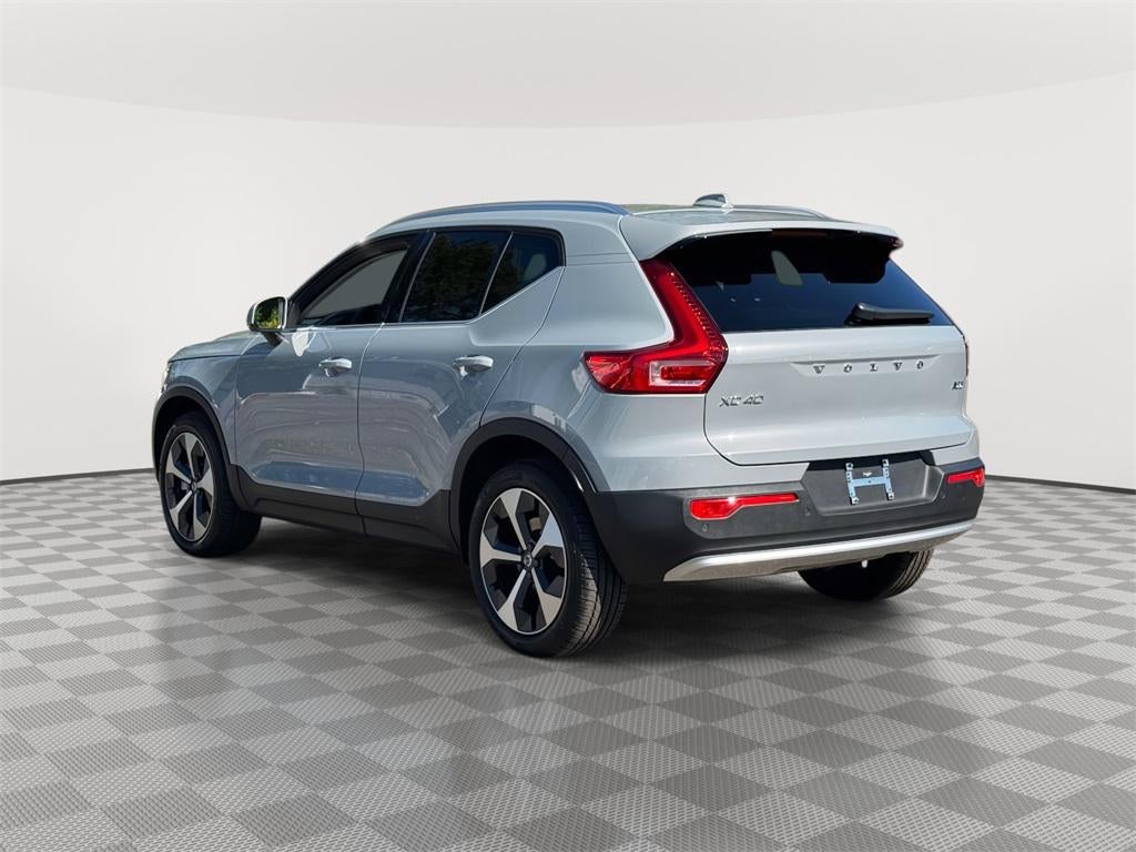 2025 Volvo XC40 B5 Core Bright Theme