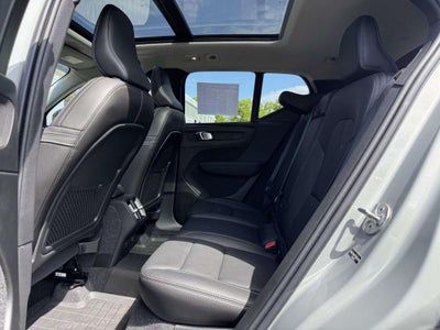 2026 Volvo XC40 Core, B5 AWD Gas (mild hybrid), Dark