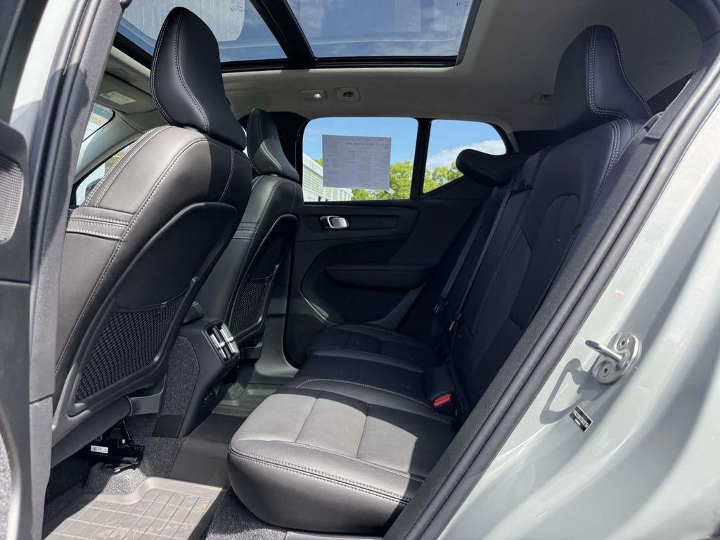 2026 Volvo XC40 Core, B5 AWD Gas (mild hybrid), Dark