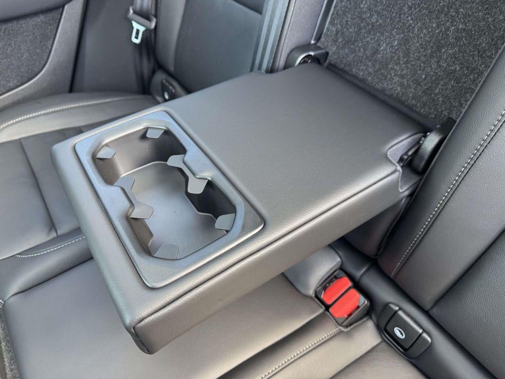 2026 Volvo XC40 Core, B5 AWD Gas (mild hybrid), Dark