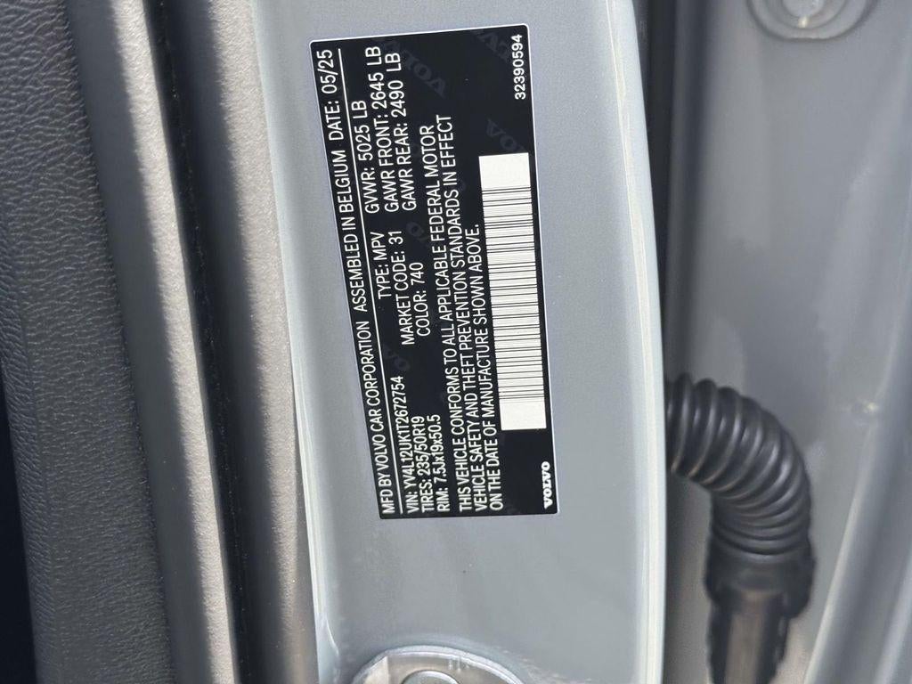 2026 Volvo XC40 Core, B5 AWD Gas (mild hybrid), Dark