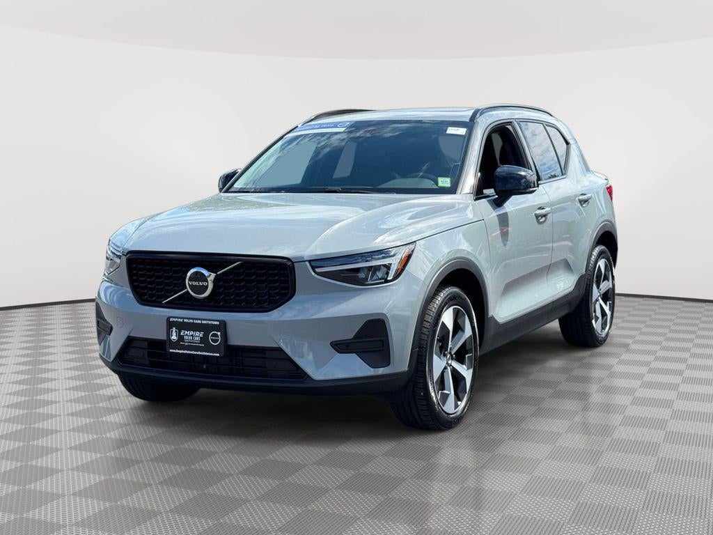 2026 Volvo XC40 Core, B5 AWD Gas (mild hybrid), Dark