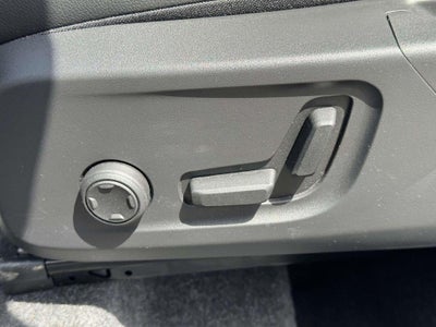 2026 Volvo XC40 Core, B5 AWD Gas (mild hybrid), Dark