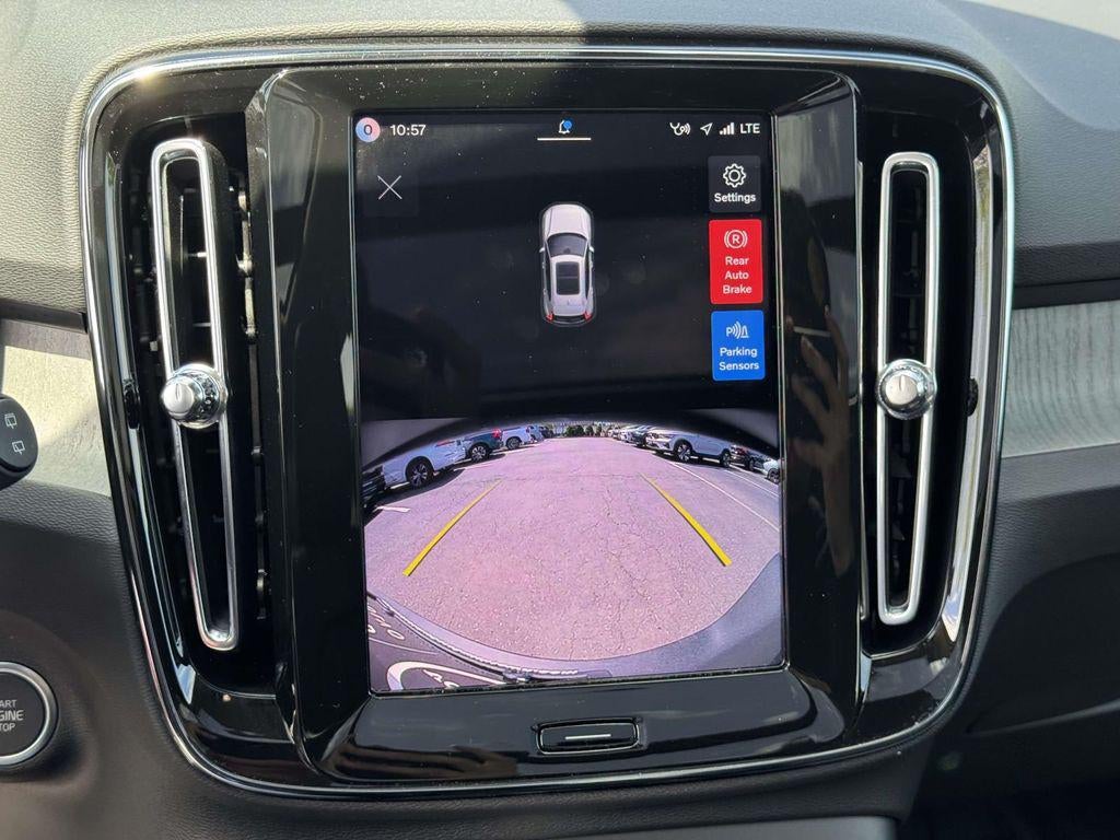 2026 Volvo XC40 Core, B5 AWD Gas (mild hybrid), Dark