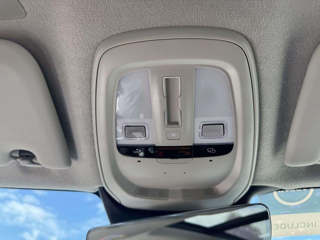 2026 Volvo XC40 Core, B5 AWD Gas (mild hybrid), Dark