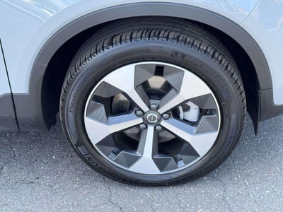 2026 Volvo XC40 Core, B5 AWD Gas (mild hybrid), Dark
