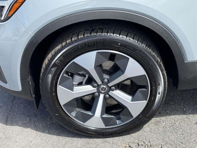2026 Volvo XC40 Core, B5 AWD Gas (mild hybrid), Dark