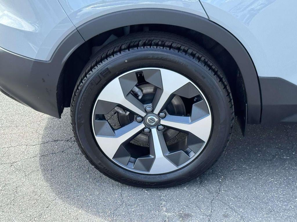 2026 Volvo XC40 Core, B5 AWD Gas (mild hybrid), Dark
