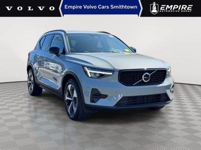 2024 Volvo XC40 B5 Core Dark Theme