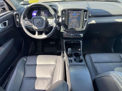 2024 Volvo XC40 B5 Core Dark Theme