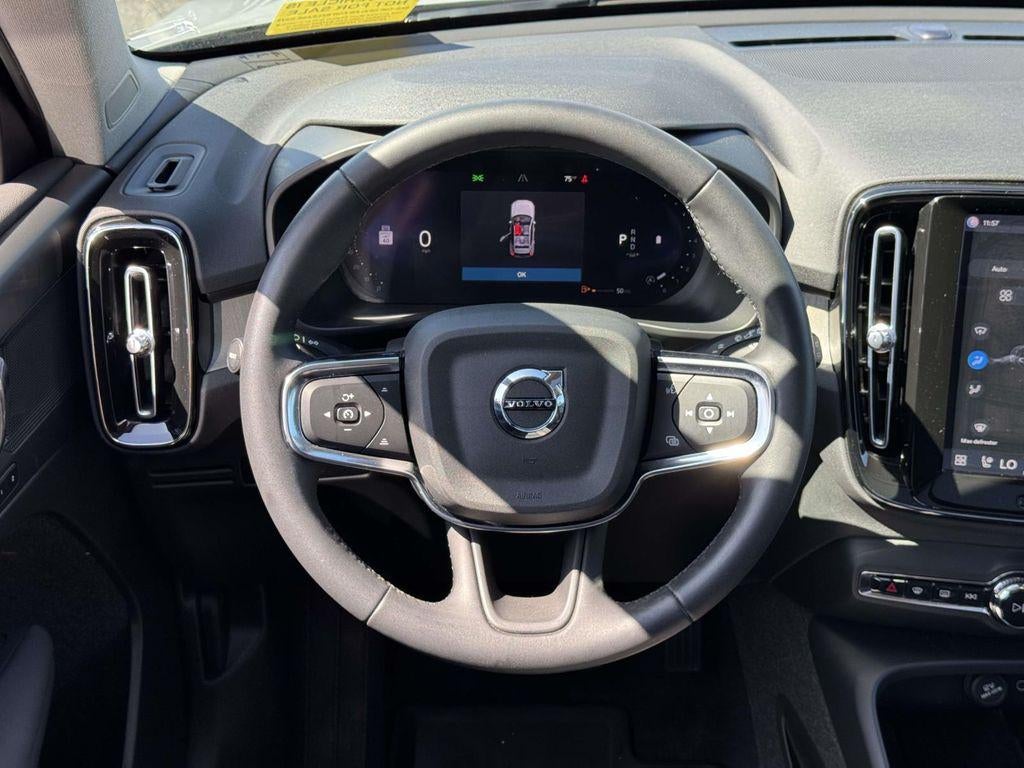 2024 Volvo XC40 B5 Core Dark Theme