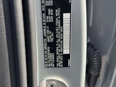 2024 Volvo XC40 B5 Core Dark Theme