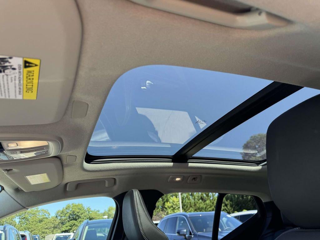 2024 Volvo XC40 B5 Core Dark Theme