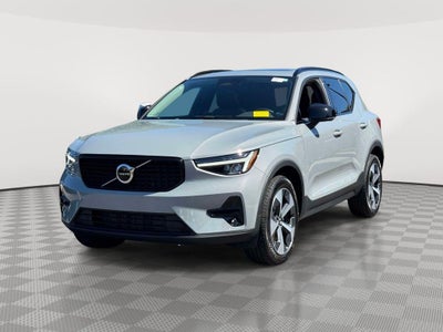2024 Volvo XC40 B5 Core Dark Theme