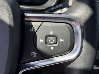 2024 Volvo XC40 B5 Core Dark Theme