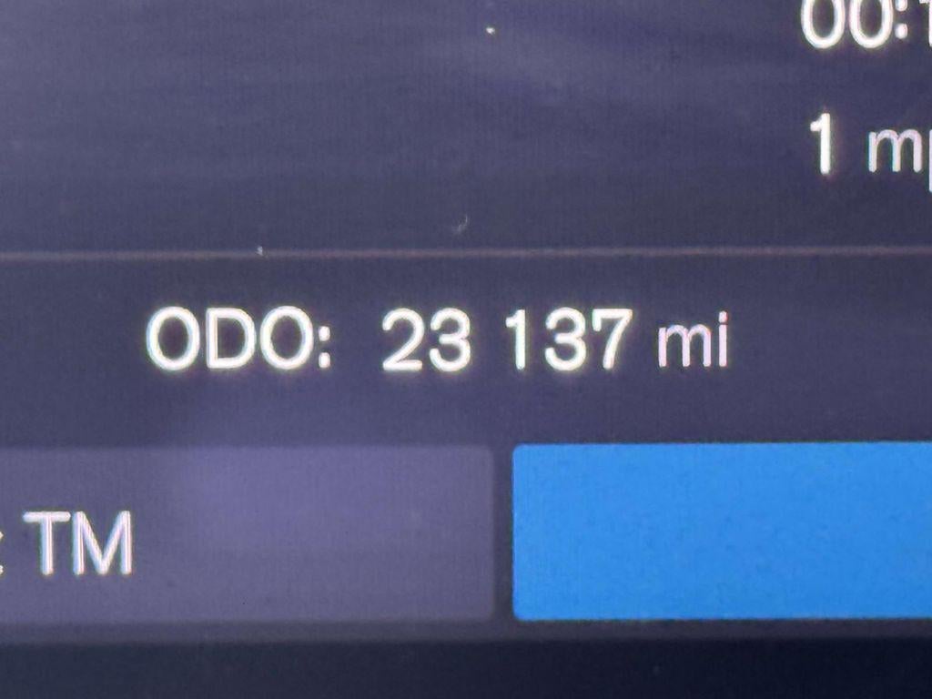 2024 Volvo XC40 B5 Core Dark Theme