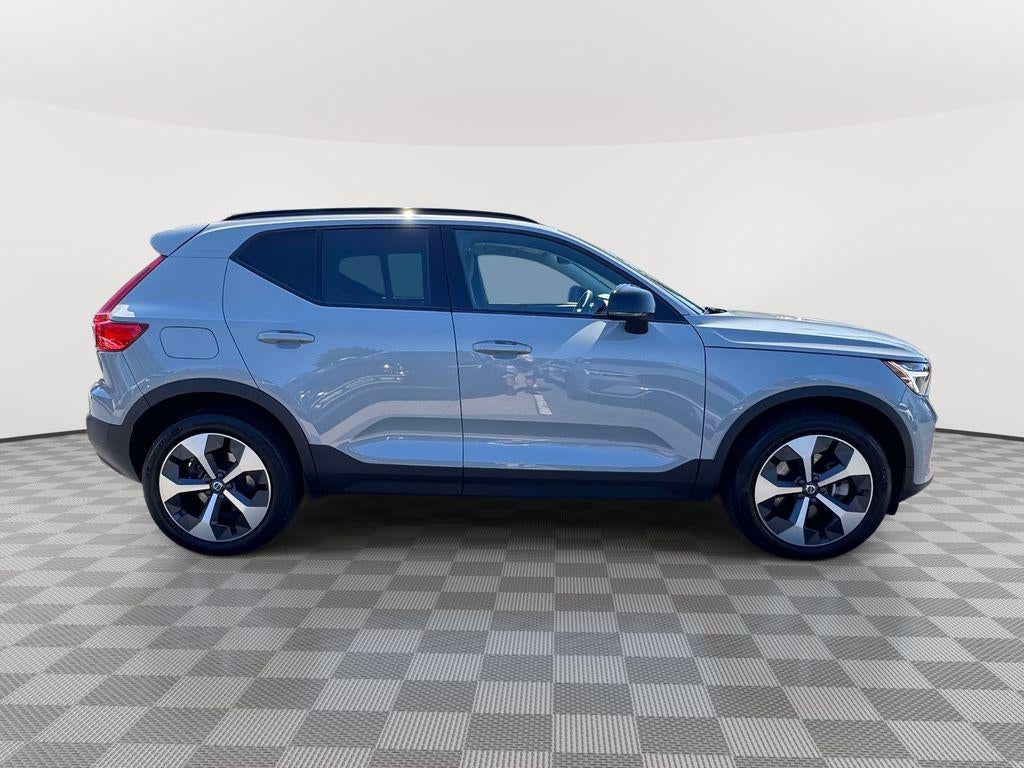 2024 Volvo XC40 B5 Core Dark Theme