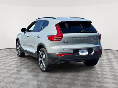 2024 Volvo XC40 B5 Core Dark Theme