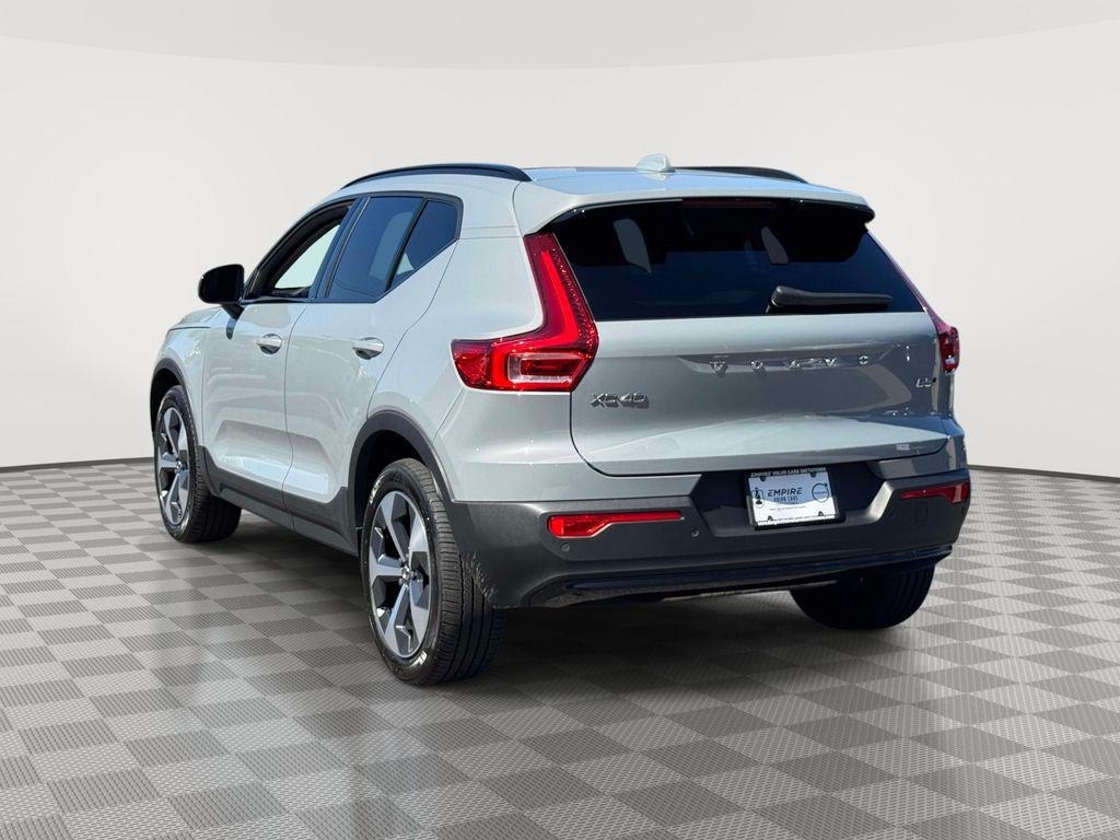 2024 Volvo XC40 B5 Core Dark Theme