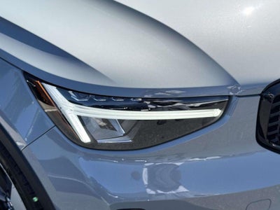 2024 Volvo XC40 B5 Core Dark Theme