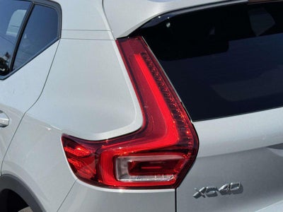 2024 Volvo XC40 B5 Core Dark Theme