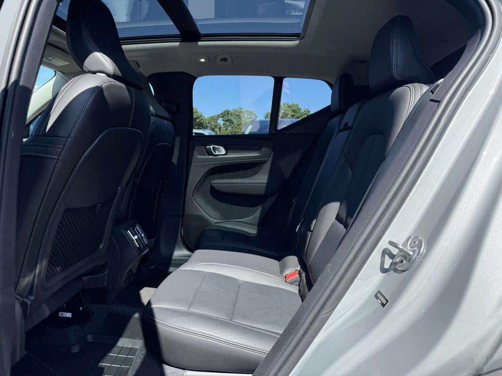 2024 Volvo XC40 B5 Core Dark Theme