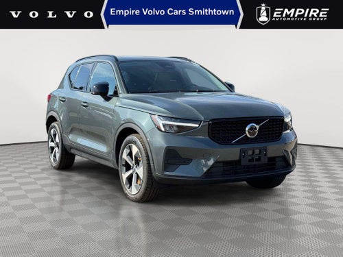 2026 Volvo XC40 Core, B5 AWD Gas (mild hybrid), Dark