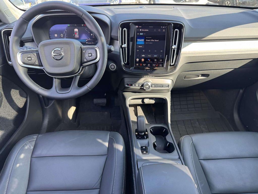 2026 Volvo XC40 Core, B5 AWD Gas (mild hybrid), Dark