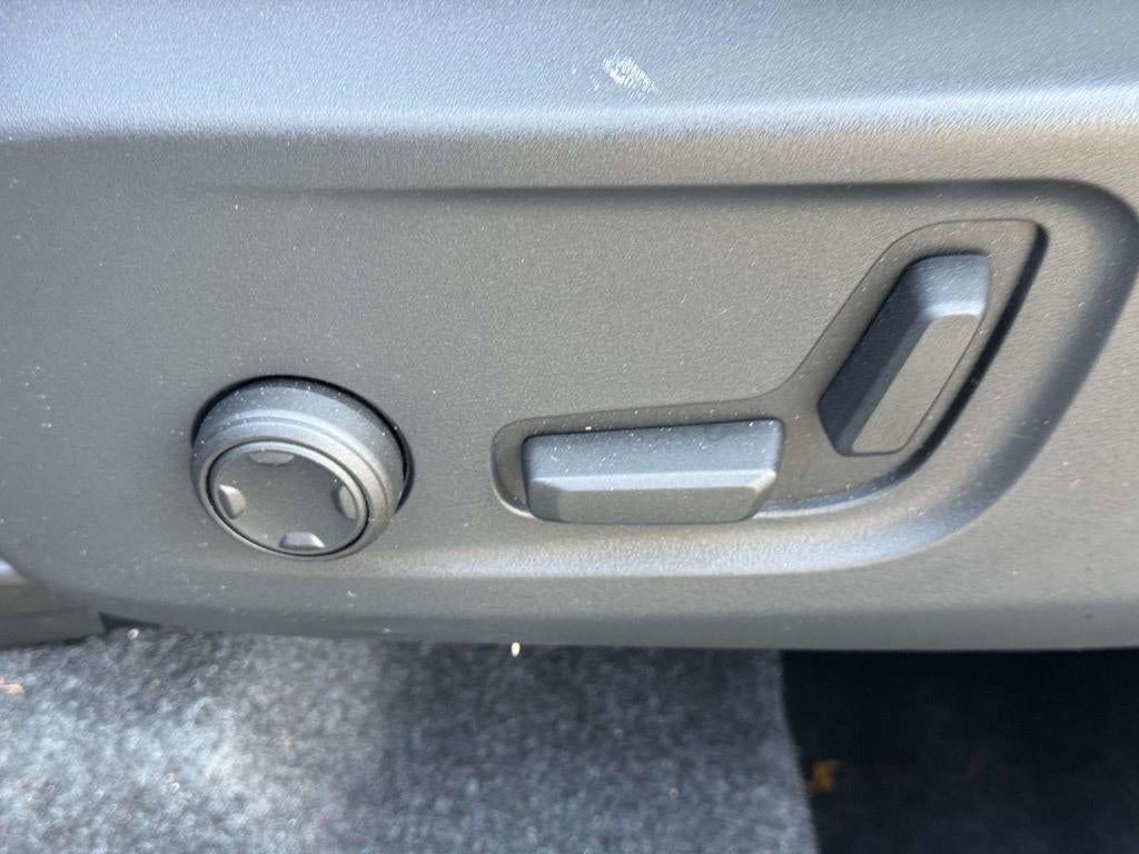 2026 Volvo XC40 Core, B5 AWD Gas (mild hybrid), Dark