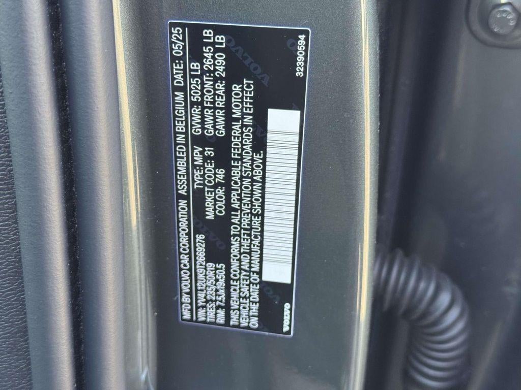 2026 Volvo XC40 Core, B5 AWD Gas (mild hybrid), Dark