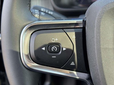 2026 Volvo XC40 Core, B5 AWD Gas (mild hybrid), Dark