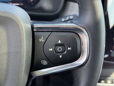 2026 Volvo XC40 Core, B5 AWD Gas (mild hybrid), Dark